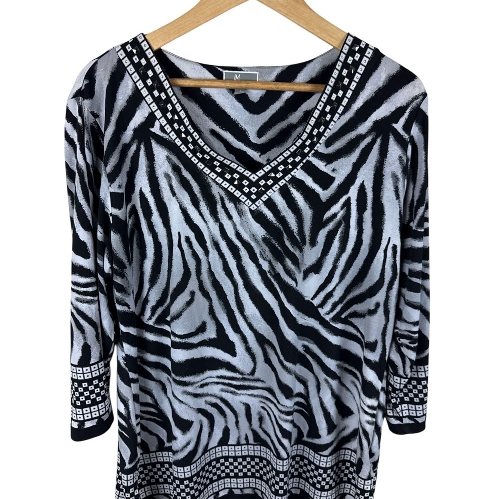 JM Collection Black and White Graphic 3/4 Sleeve Blouse - Picture 2 of 5